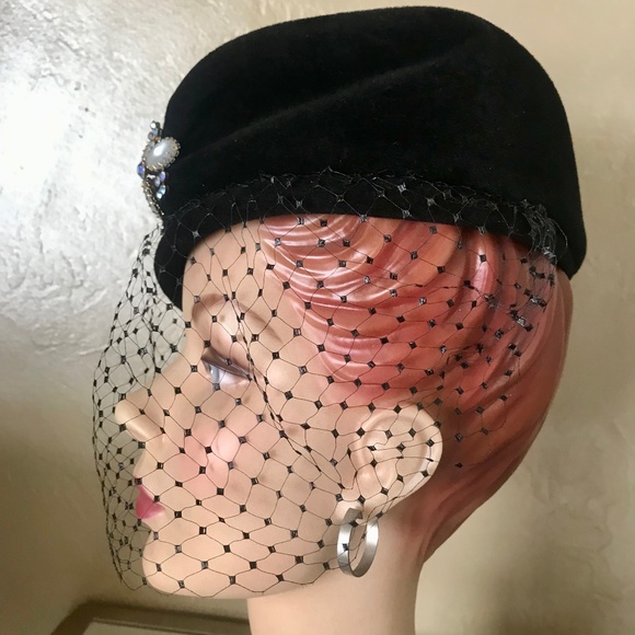 GLAMOROUS 1950s\' BLACK VELVET FELT VINTAGE HAT WITH JEWEL TRIM AND VEIL main image 12
